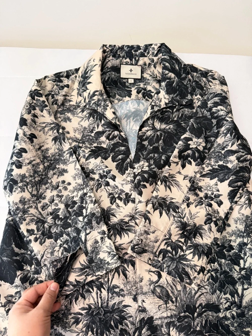 Tuckernuck Black Beige Toile Print Split Neck 3/4 Sleeve Blouse Side zip Size S - Picture 9 of 13